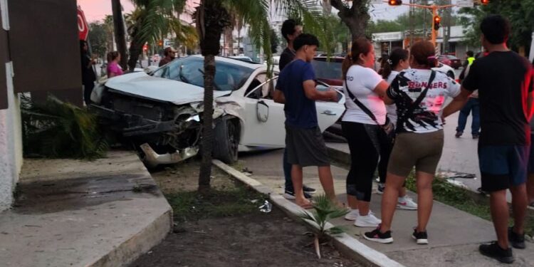 Choque en Avenida Sulaimán moviliza a cuerpos de emergencia