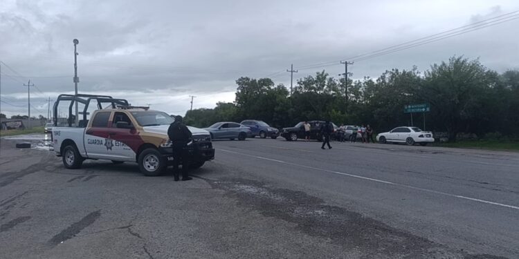 Bloquean la carretera Victoria-Monterrey por falta de luz