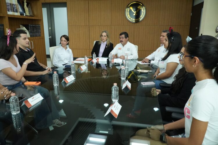 Envía UAT segunda generación de alumnos al programa intercultural de Disney