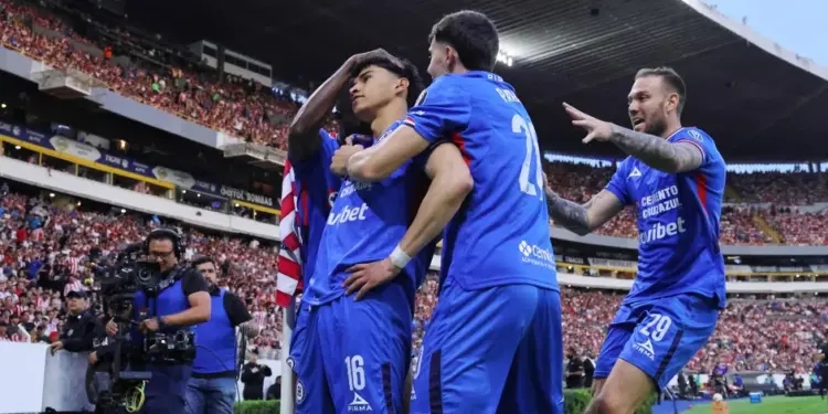 Cruz Azul derrota 2-1 a Chivas en el Jalisco y avanza a la Final del Clausura 2026