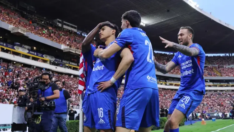 Cruz Azul derrota 2-1 a Chivas en el Jalisco y avanza a la Final del Clausura 2026