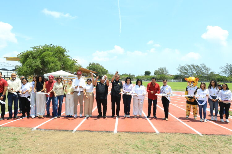 Inaugura gobernador pista de atletismo y rehabilitación de cancha sintética en Madero y Tampico