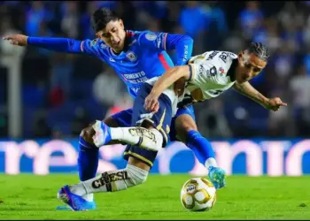Cruz Azul y Pumas empatan 0-0 y dejan todo para la vuelta de la gran final