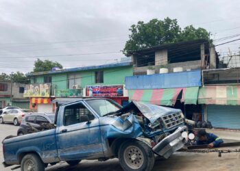 Anciano ebrio se queda dormido al volante y provoca carambola vehicular