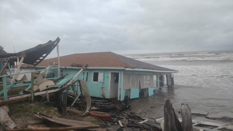 Colapsa restaurante “Costa Azul” en playa de Matamoros; reportan 15 heridos