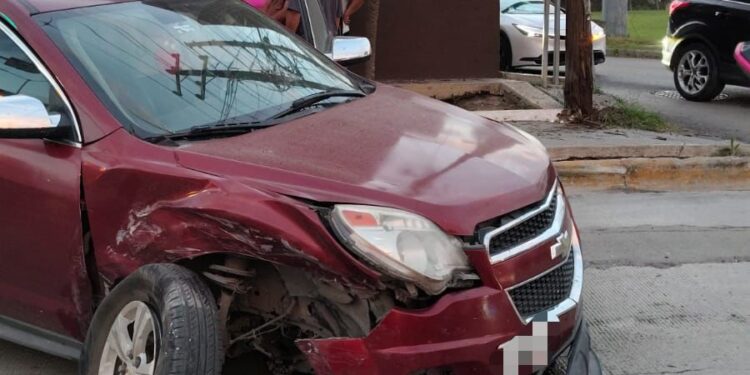 Choque en Avenida Sulaimán moviliza a cuerpos de emergencia