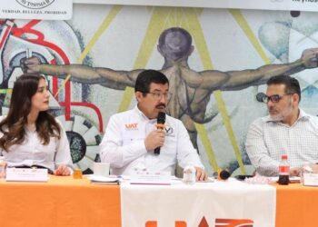 Rector de la UAT encabeza festejo y destaca el compromiso de los profesores universitarios