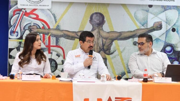 Rector de la UAT encabeza festejo y destaca el compromiso de los profesores universitarios