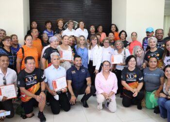 Capacita la UAT a adultos mayores en el uso de las herramientas digitales en Tampico