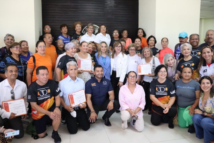 Capacita la UAT a adultos mayores en el uso de las herramientas digitales en Tampico