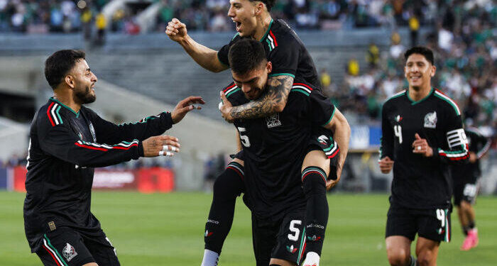 Define Aguirre a los 26 seleccionados del TRI para el Mundial; Jiménez, Santy, Ochoa…