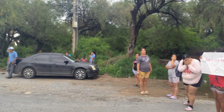 Bloquean la carretera Victoria-Monterrey por falta de luz