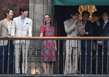 Furor en el Zócalo: BTS y Claudia Sheinbaum se reúnen previo al inicio de la gira ‘Arirang’