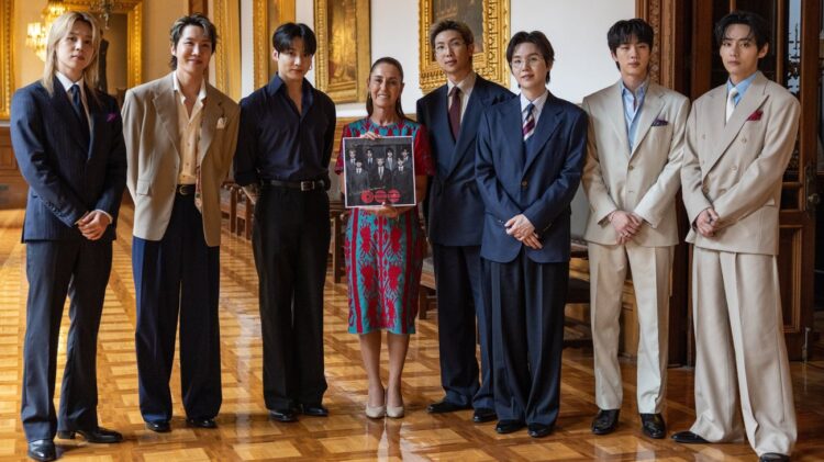  BTS abarrota el Zócalo, tras una visita al Palacio Nacional en CDMX