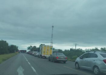 Bloquean la carretera Victoria-Monterrey por falta de luz