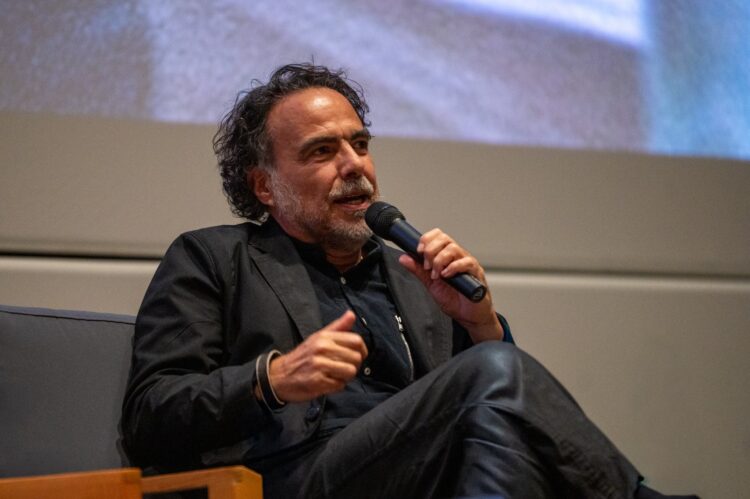 Alejandro González Iñárritu presenta el libro conmemorativo de Amores Perros por su 25 aniversario