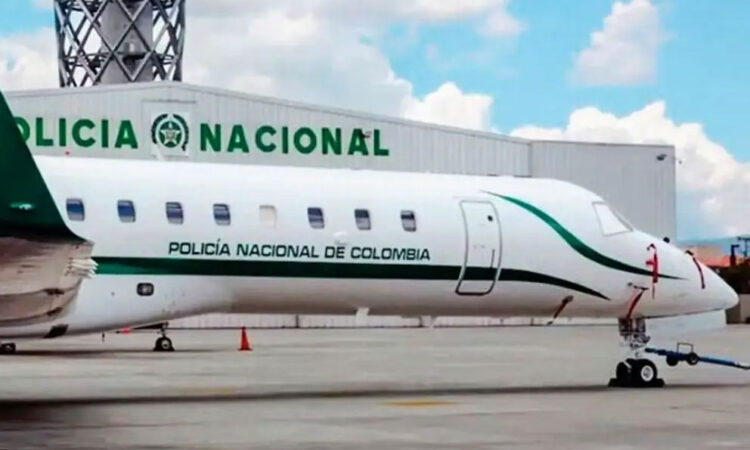 Atacan con ráfagas de fusil un avión policial en Colombia: Tres heridos