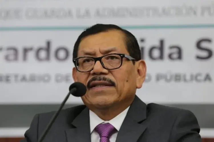 Frenan extradición de exmando de seguridad de Sinaloa