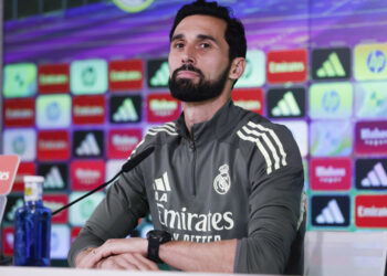 El colapso del vestuario y la falta de títulos terminan con la etapa de Arbeloa en el Real Madrid
