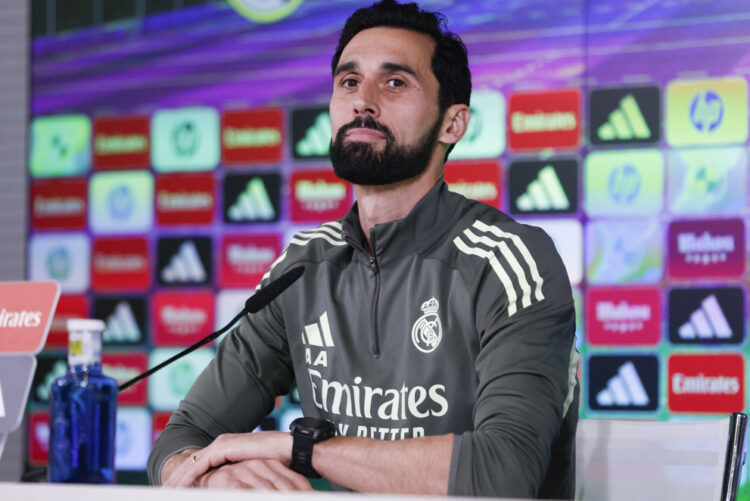 El colapso del vestuario y la falta de títulos terminan con la etapa de Arbeloa en el Real Madrid
