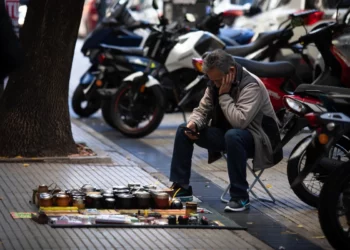Sindicatos argentinos intensifican protesta ante Javier Milei