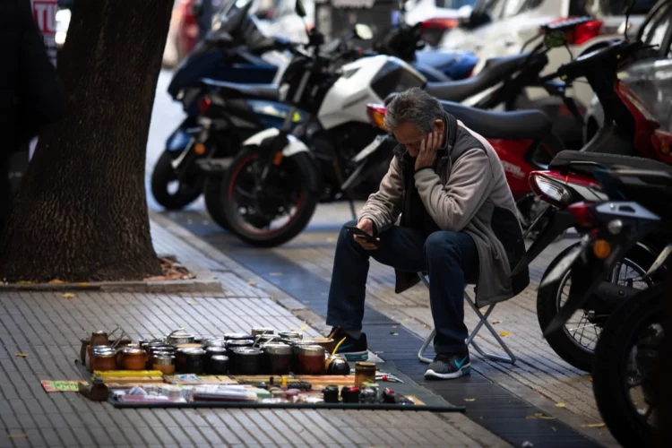 Sindicatos argentinos intensifican protesta ante Javier Milei