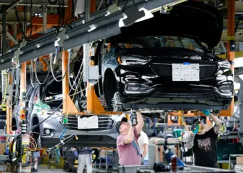 EU busca endurecer reglas automotrices