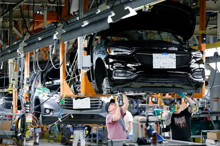 EU busca endurecer reglas automotrices