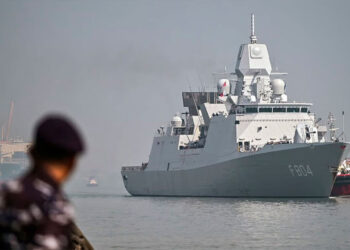 El Ejército de China afirma haber expulsado a un buque militar de Países Bajos