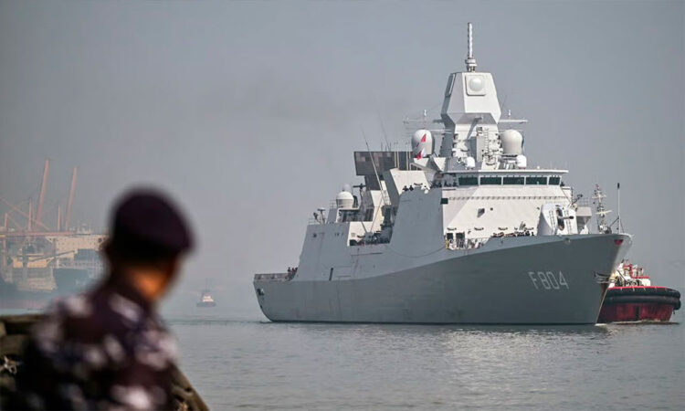El Ejército de China afirma haber expulsado a un buque militar de Países Bajos