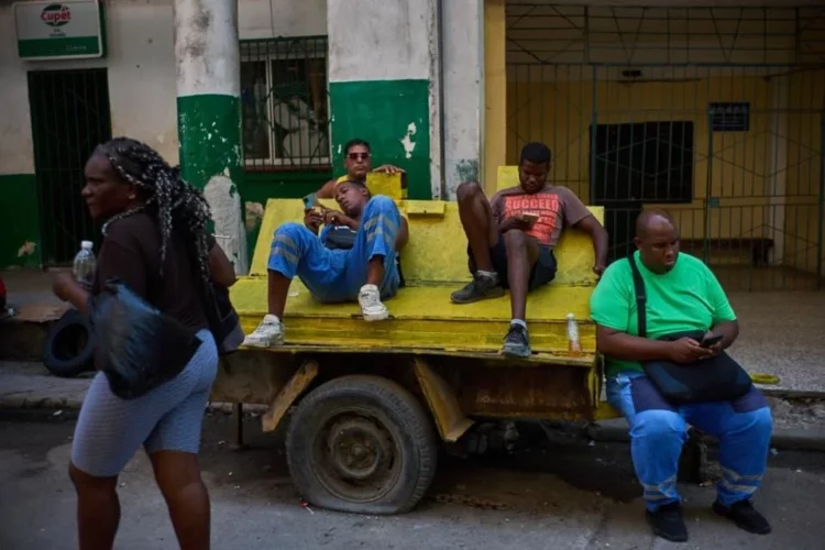 Cuba moderniza sistema migratorio y elimina restricciones