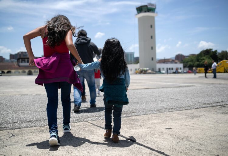 Incertidumbre jurídica para 78,000 niños mexicanos separados tras redadas migratorias en EU