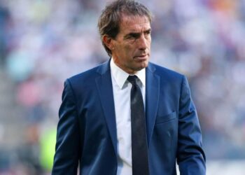 Guillermo Almada deja la dirección técnica del Real Oviedo tras confirmarse el descenso
