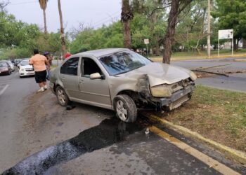 Aparatoso accidente en bulevar Praxedis Balboa