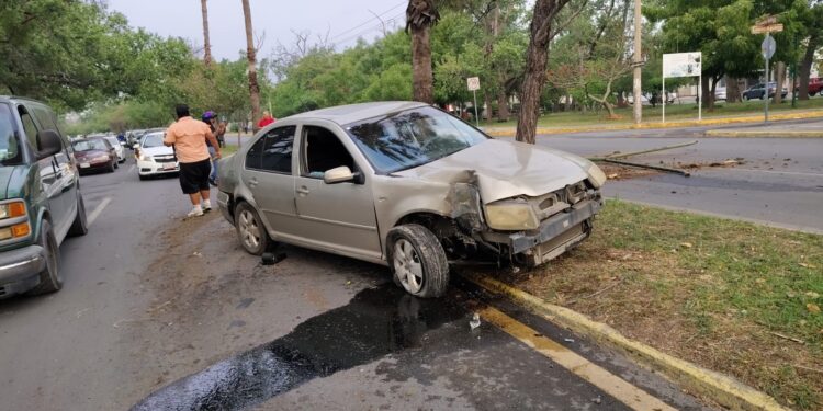 Aparatoso accidente en bulevar Praxedis Balboa