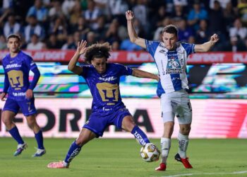 Idrissi da el triunfo a Pachuca sobre Pumas en una ida condicionada por el VAR