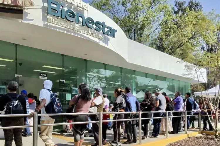 Inhabilitan a extrabajadores de Banbien y el SAT