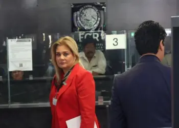 Maru Campos impugna citatorio de la FGR