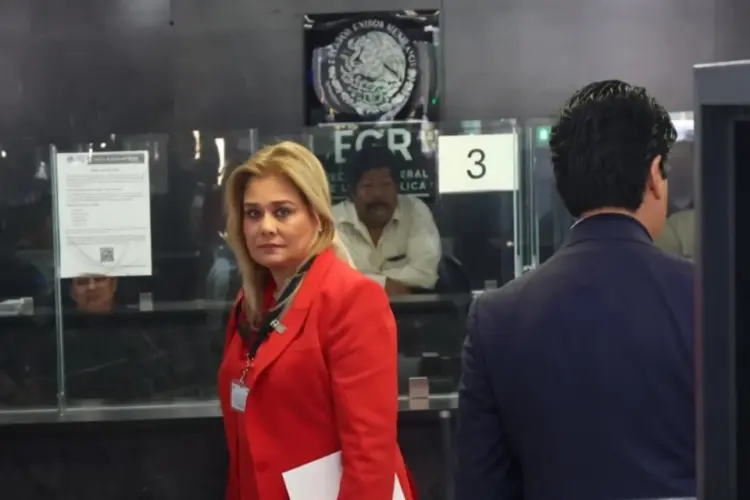 Maru Campos impugna citatorio de la FGR