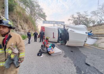 Muere trailero tras volcadura en entrada a Tampico