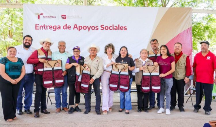 Familias de Güémez reciben apoyos sociales y equipamiento de Bienestar