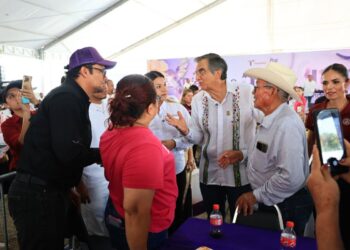 Familias de Abasolo y Jiménez reciben estufas ecológicas para reducir emisiones de humo