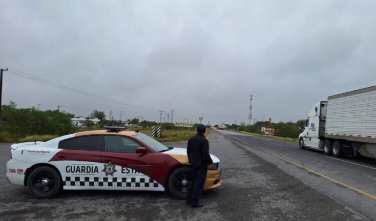 Cierran parcialmente circulación en carretera a Monterrey