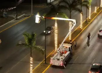 Rehabilitan cerca de 5 mil luminarias en Tampico
