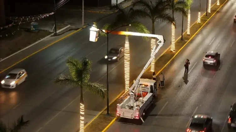 Rehabilitan cerca de 5 mil luminarias en Tampico