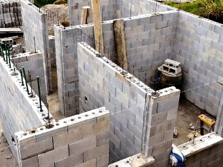Insumos de construcción suben por crisis en petróleo