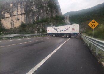 Otro accidente en Rumbo Nuevo, cierran carretera