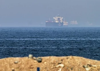 Atacan buque petrolero frente a Emiratos Árabes Unidos