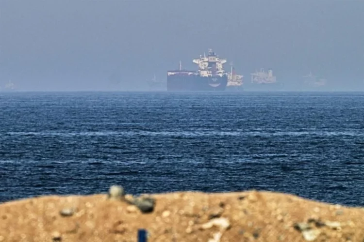 Atacan buque petrolero frente a Emiratos Árabes Unidos