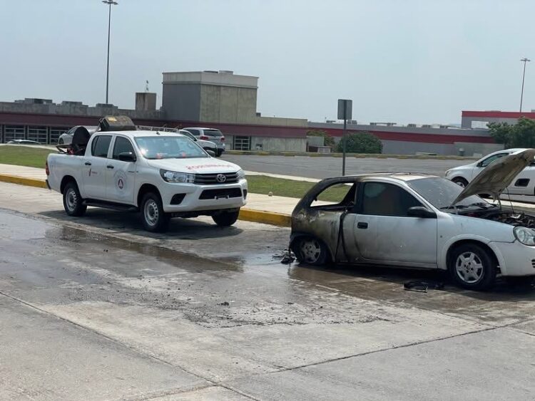 Movilización de rescate por coche en llamas